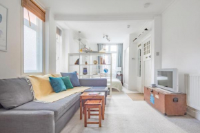 Studio in Georgian Property Next to Buckingham Palace
